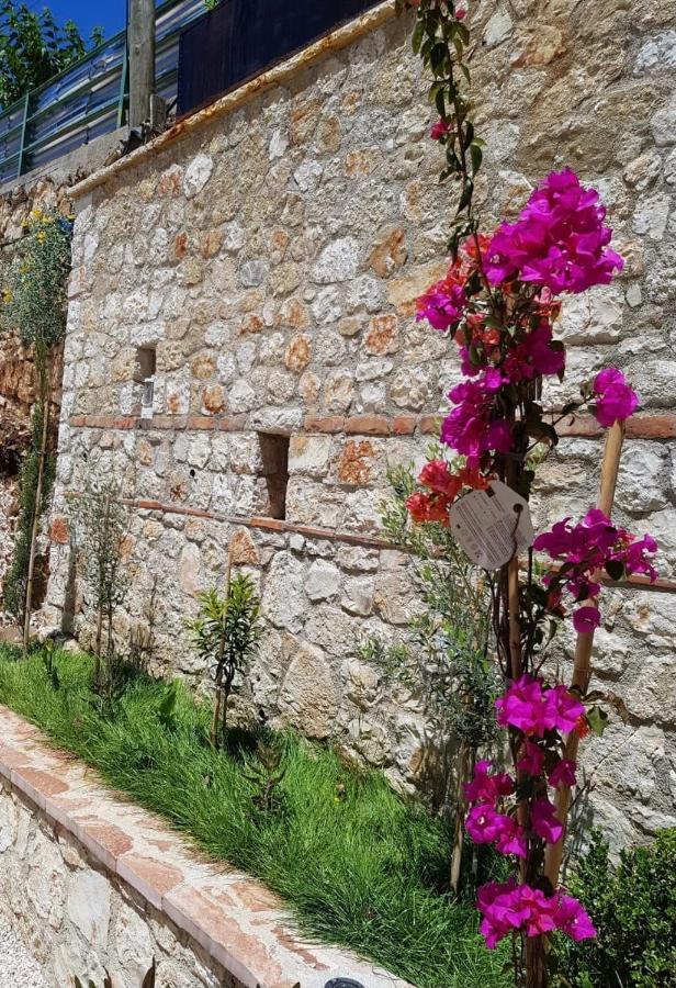 Rock Apartments Sarande Exterior photo